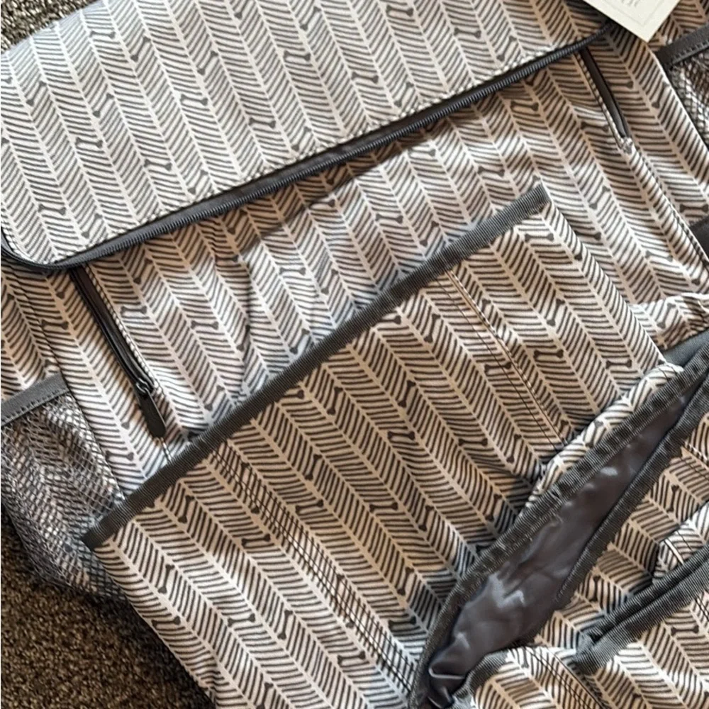 Thirty-One Gray and White Pet Travel Set in HerringBone
